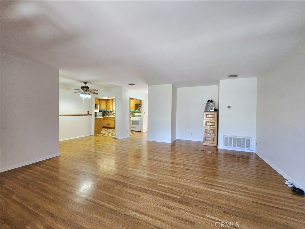 9956 Gaviota Avenue Property Photo 10
