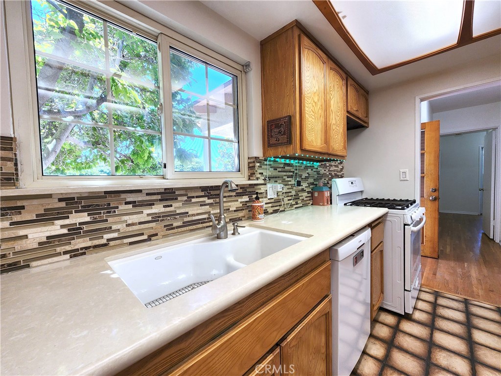9956 Gaviota Avenue Property Photo 21