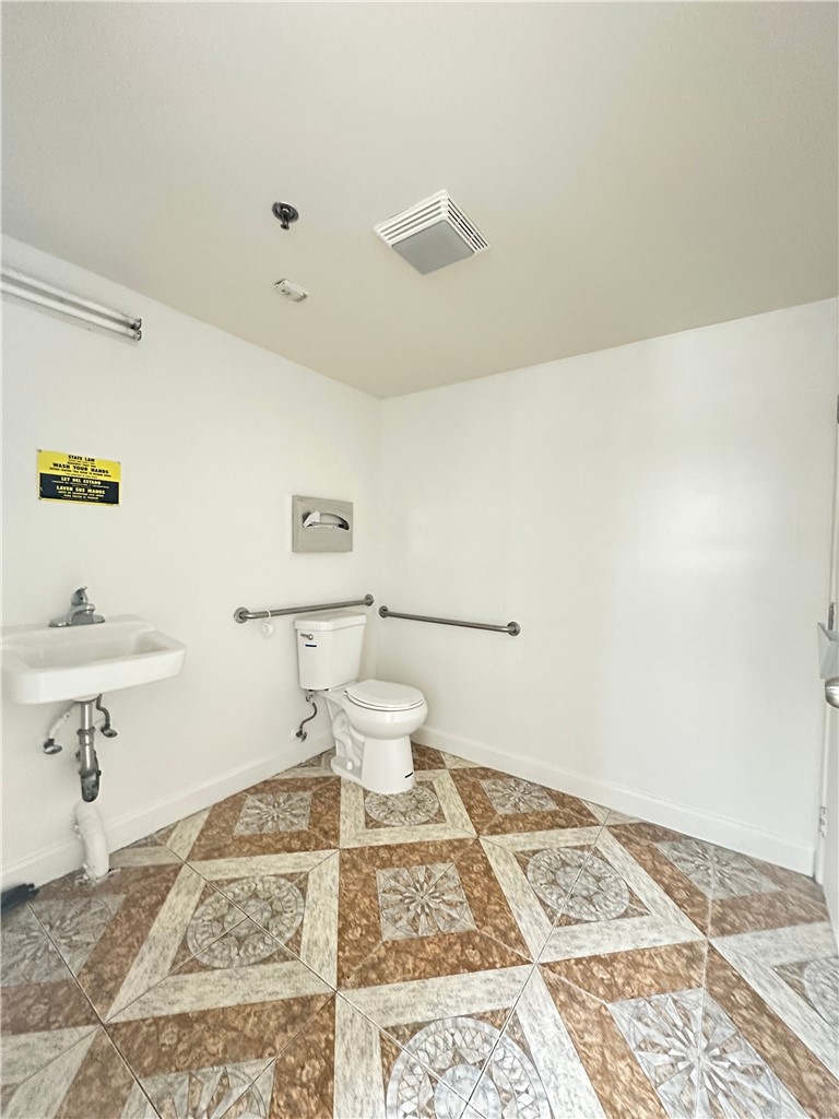 312 W 5th R110 Property Photo 4