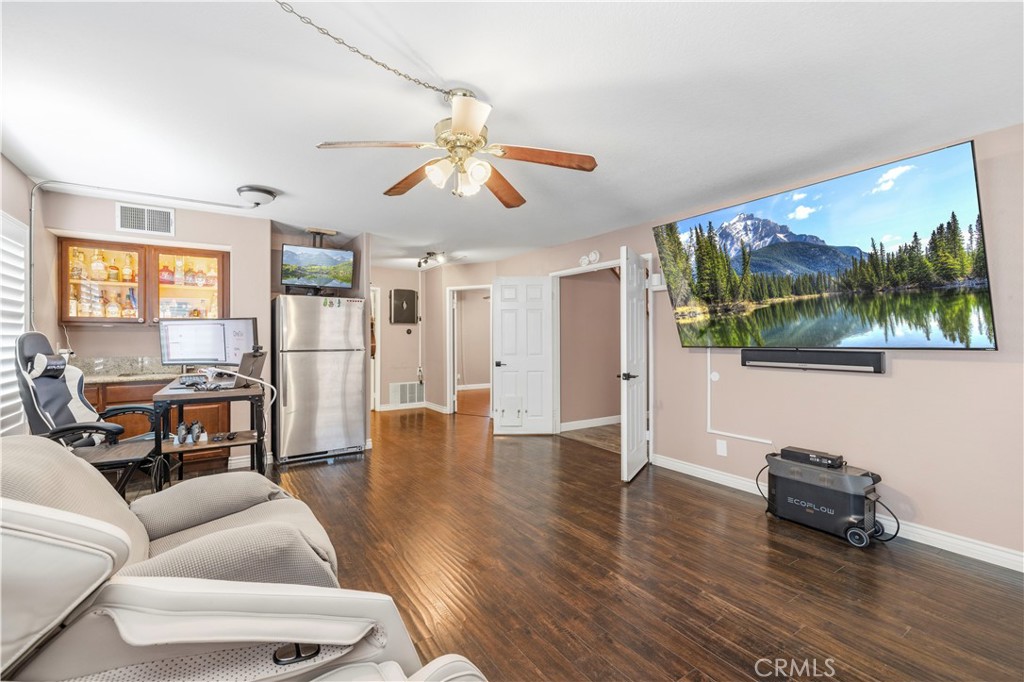 42443 Breeze Property Photo 12
