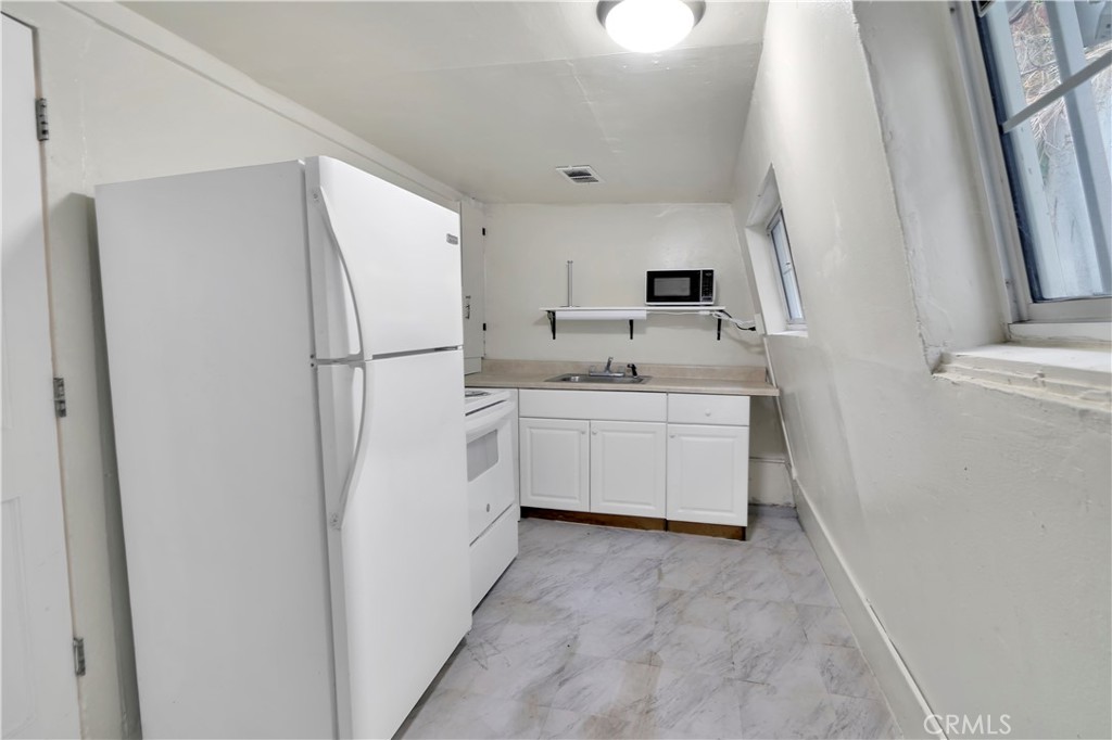 11144 Ventura Boulevard Property Photo 8
