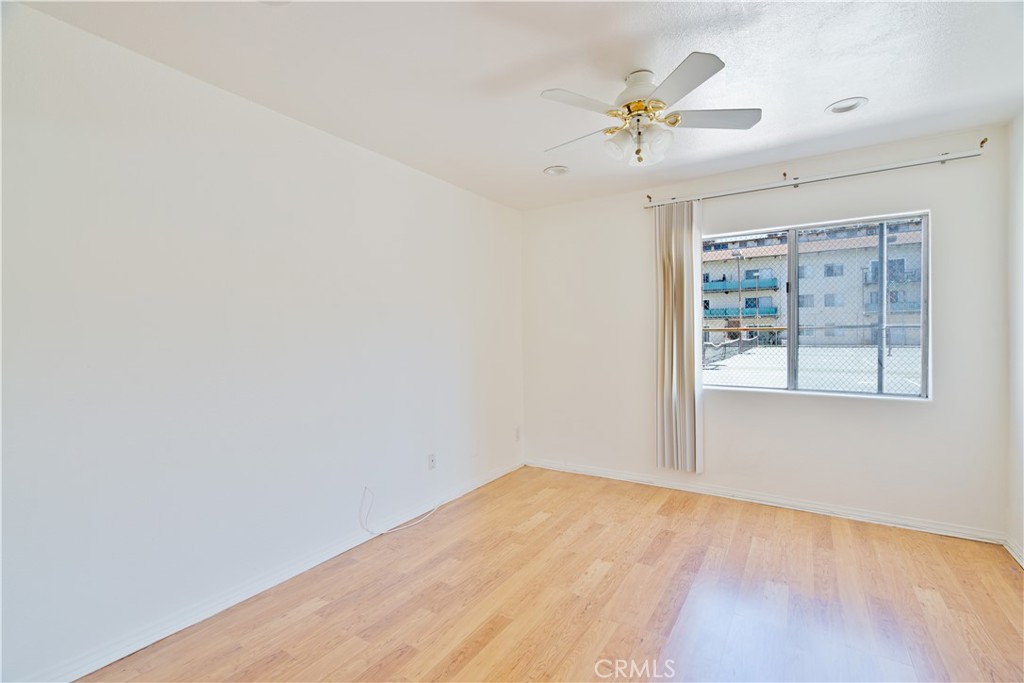 5460 White Oak Avenue E129 Property Photo 4