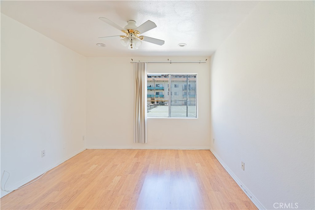 5460 White Oak Avenue E129 Property Photo 5