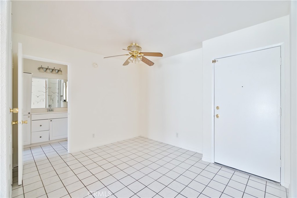 5460 White Oak Avenue E129 Property Photo 9