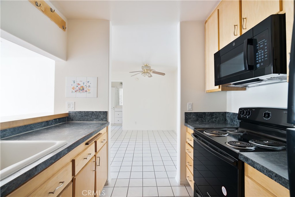5460 White Oak Avenue E129 Property Photo 12