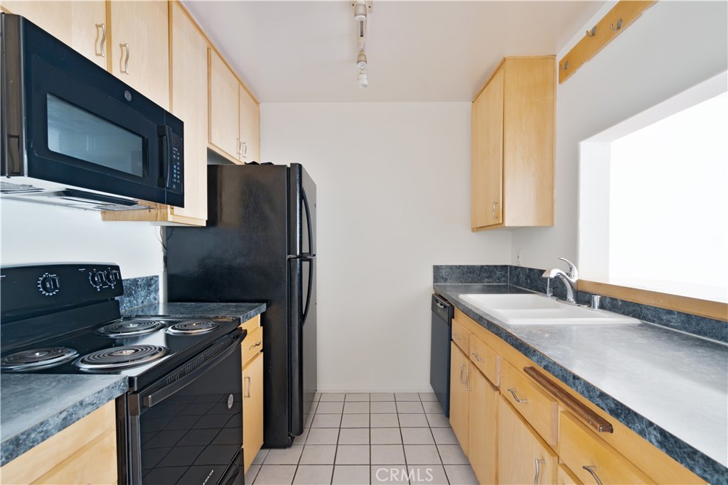 5460 White Oak Avenue E129 Property Photo 13