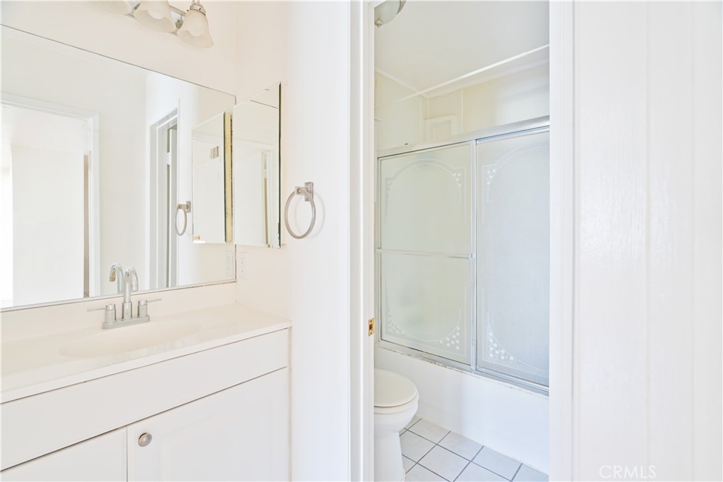 5460 White Oak Avenue E129 Property Photo 16