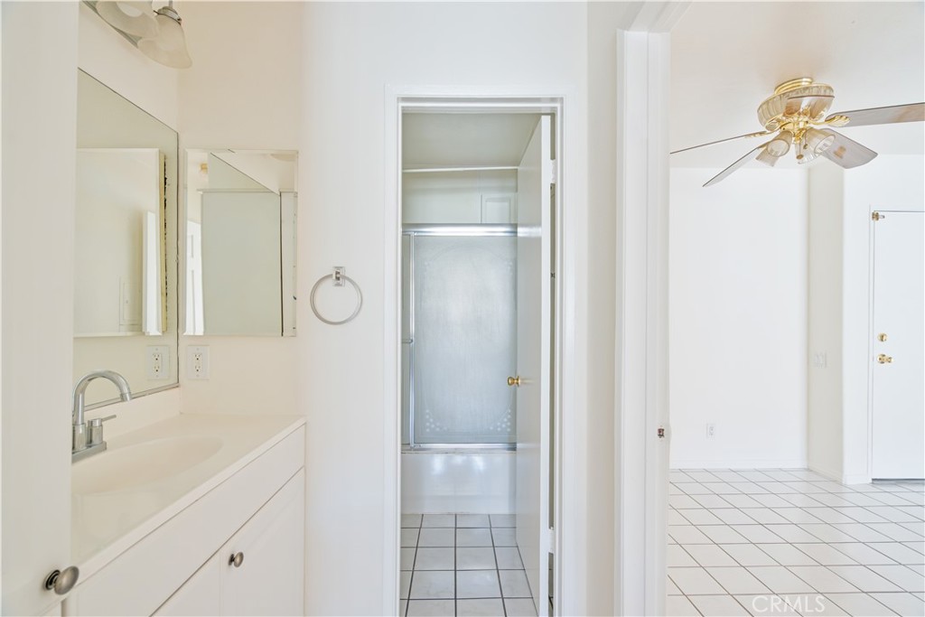 5460 White Oak Avenue E129 Property Photo 17