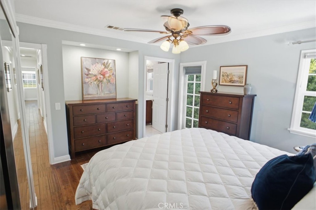2049 E Glenoaks Property Photo 10