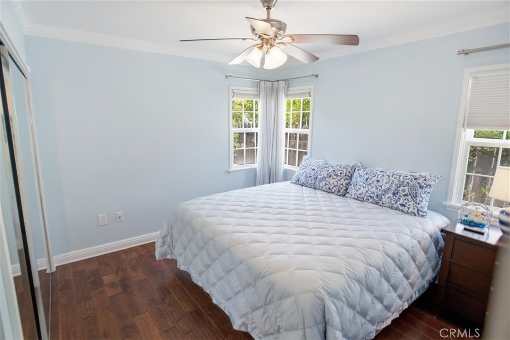 2049 E Glenoaks Property Photo 13