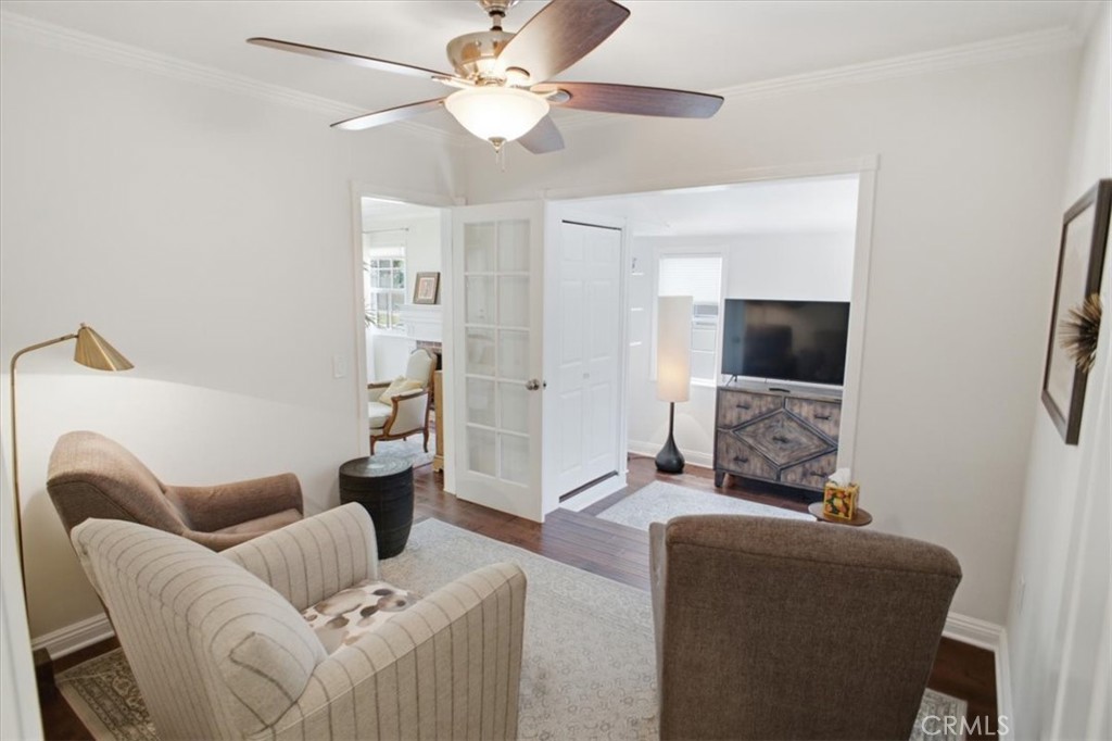 2049 E Glenoaks Property Photo 14