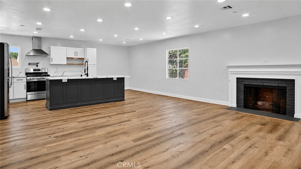 7032 Penfield Property Photo 4