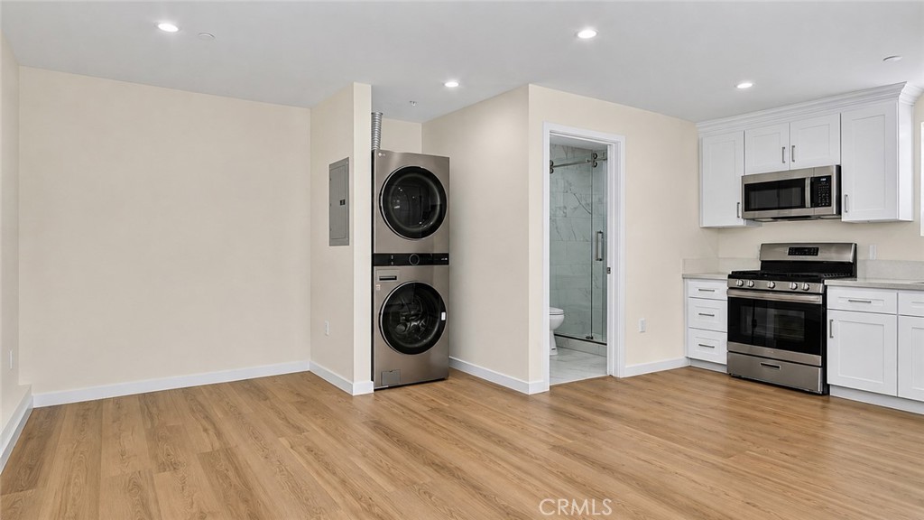 7032 Penfield Property Photo 6