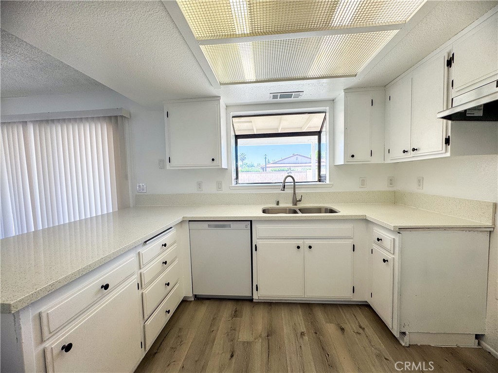 1040 Chagal Property Photo 8