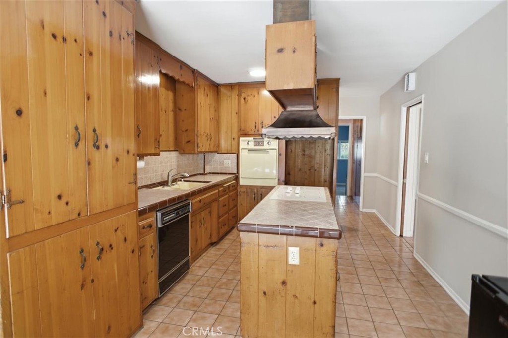 7007 Whitaker Property Photo 5