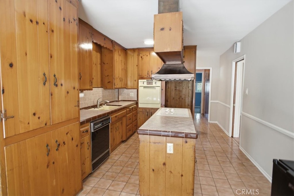 7007 Whitaker Property Photo 5