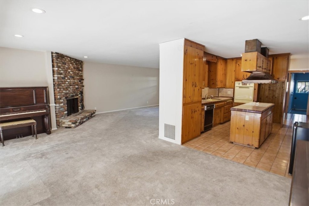 7007 Whitaker Property Photo 7