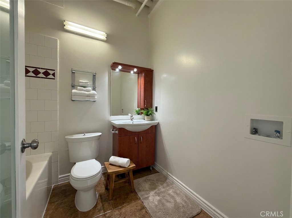312 W 5th Street 826 Property Photo 6