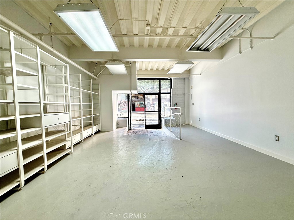 111 W 7th R4 Property Photo 2