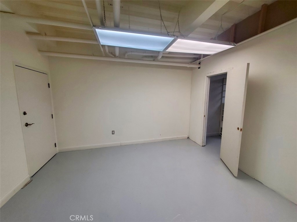 111 W 7th R4 Property Photo 6