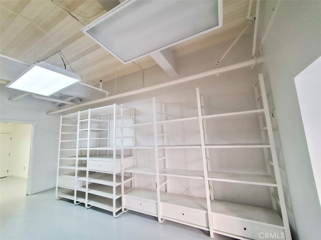 111 W 7th R4 Property Photo 8