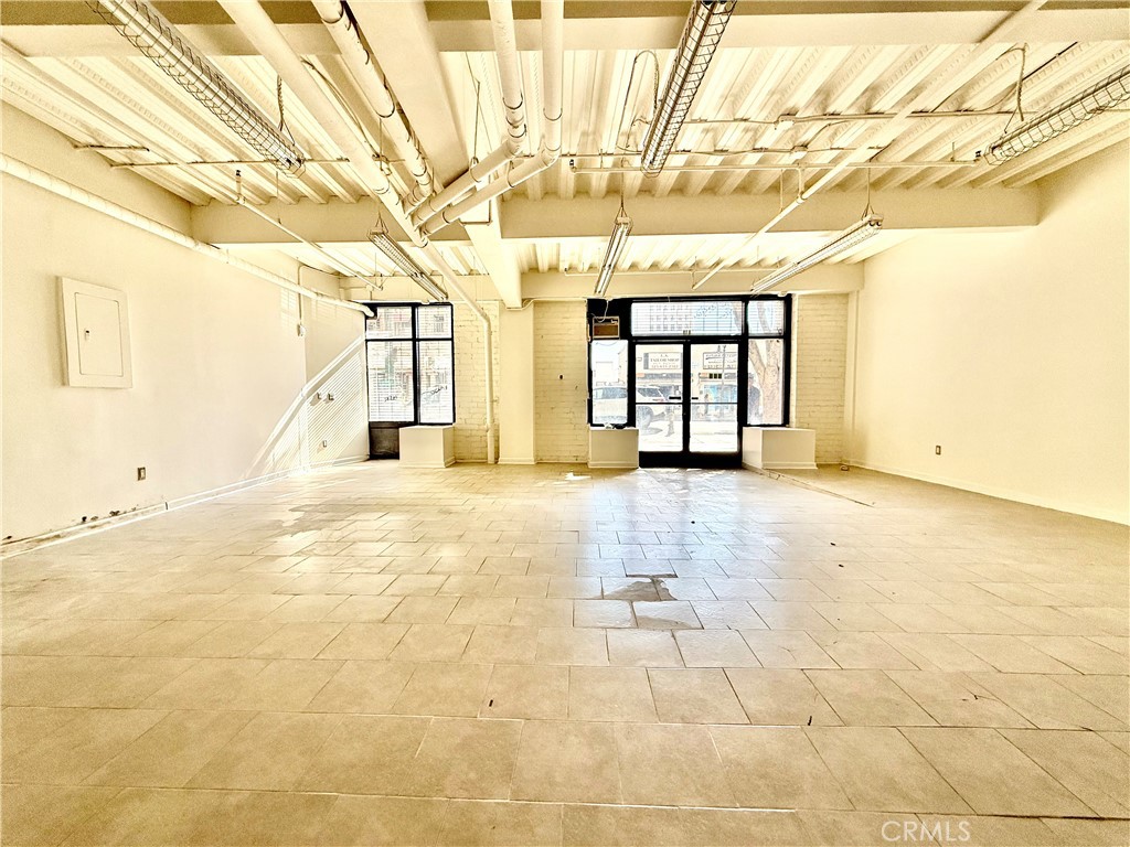 111 W 7th R10 Property Photo 3