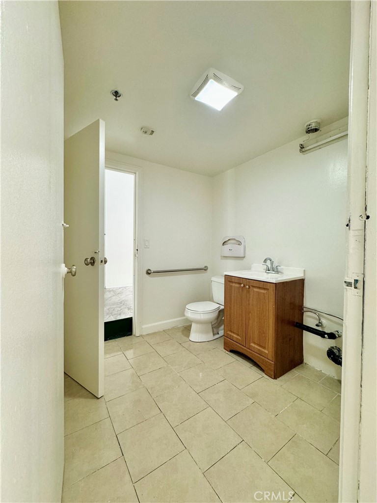 312 W 5th R114 Property Photo 4