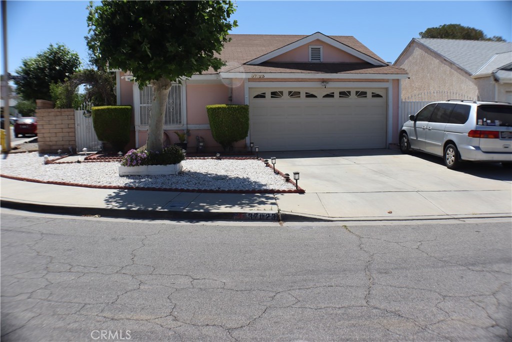37023 29th E Property Photo 1