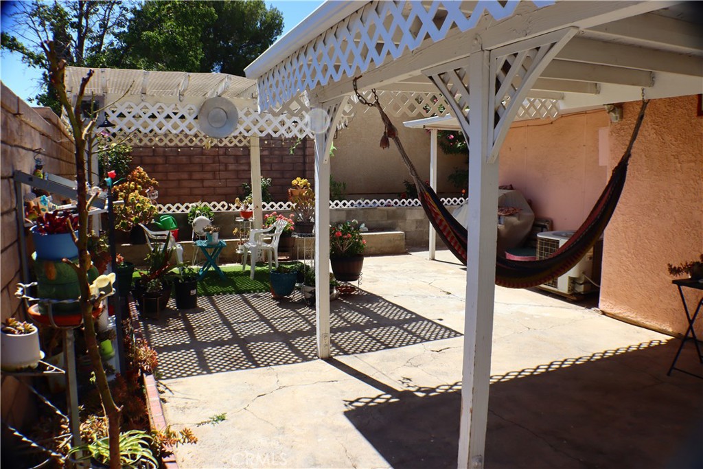 37023 29th E Property Photo 5