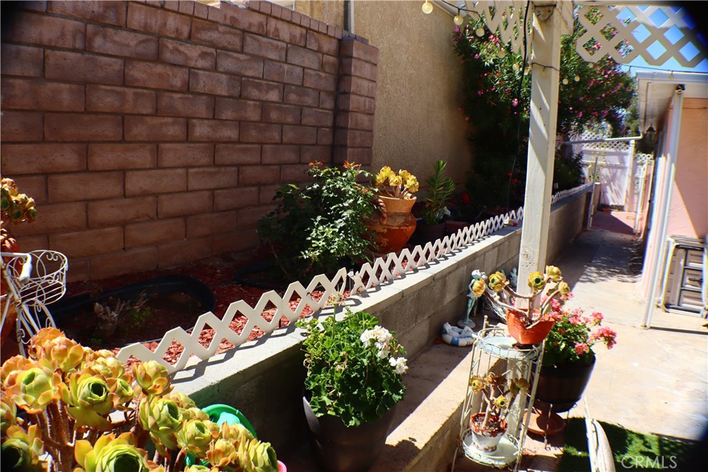 37023 29th E Property Photo 6