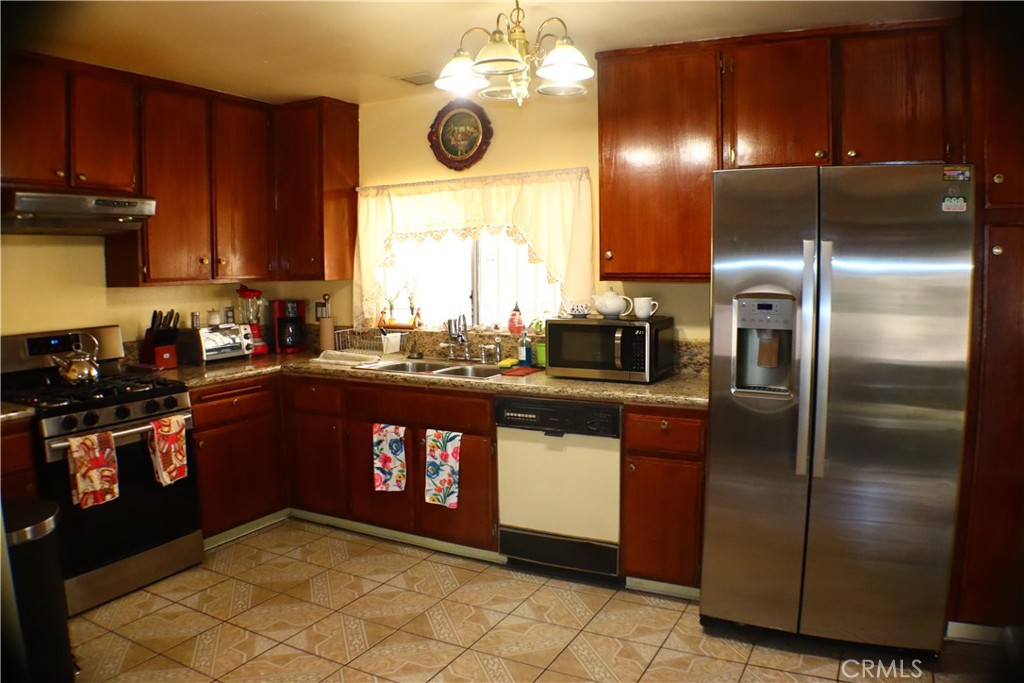 37023 29th E Property Photo 12
