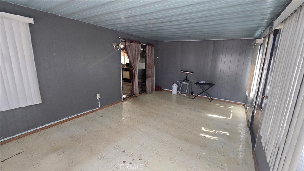37023 29th E Property Photo 15