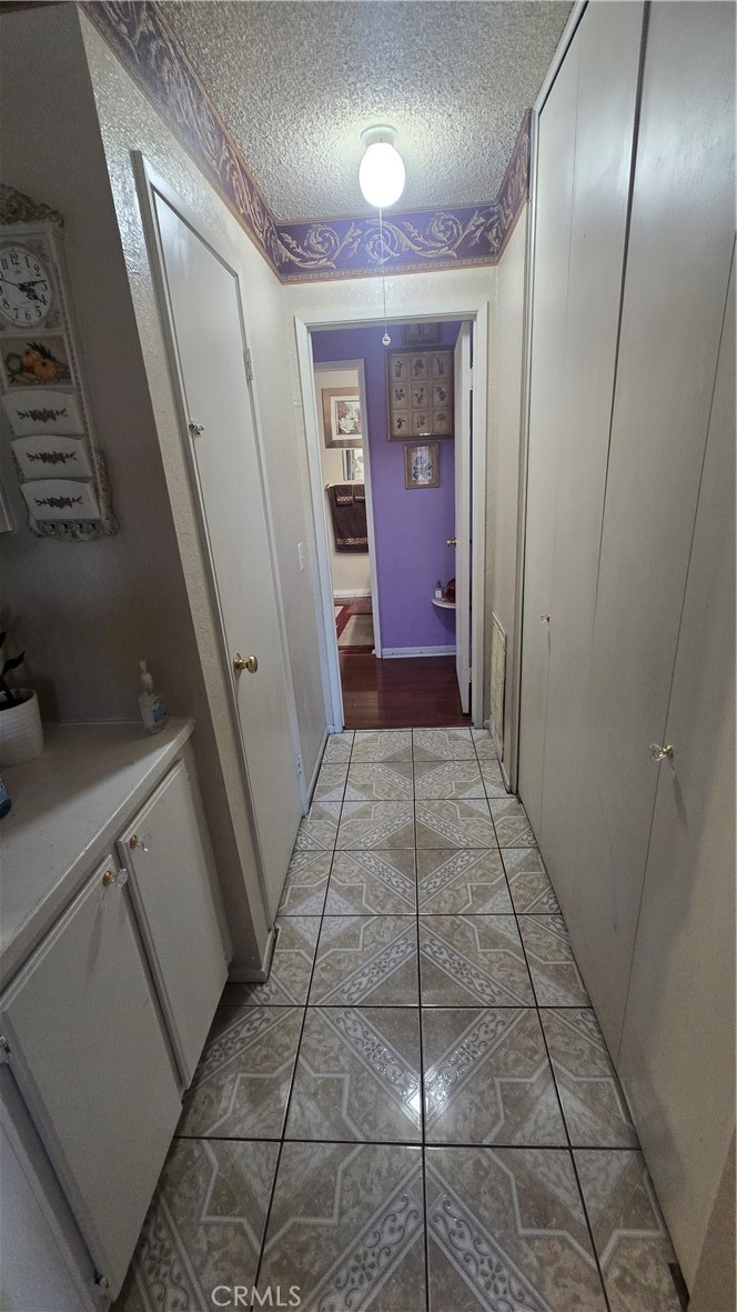37023 29th E Property Photo 16
