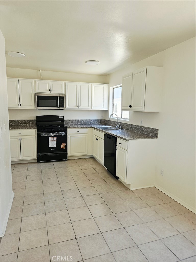 10030 Owensmouth 24 Property Photo 16