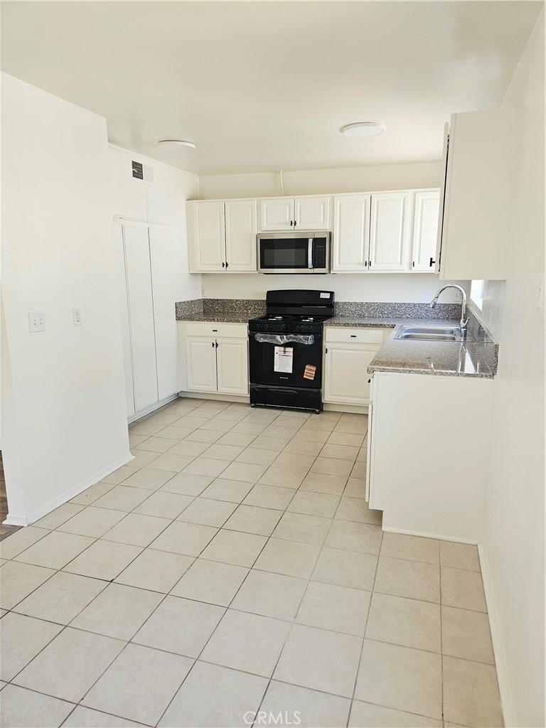 10030 Owensmouth 24 Property Photo 17
