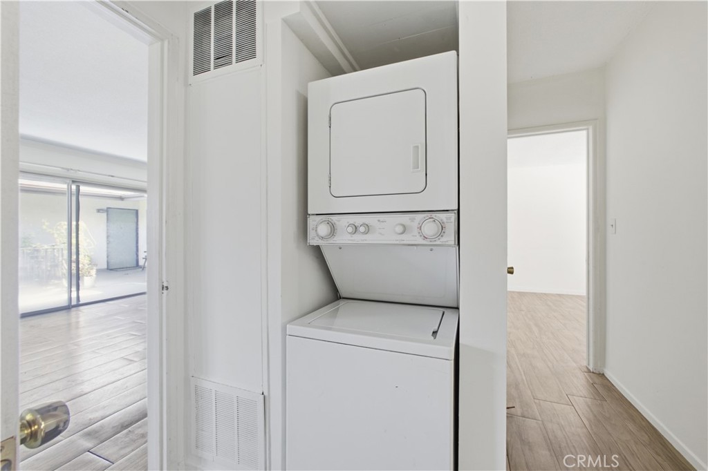 5168 Yarmouth Ave 16 Property Photo 2