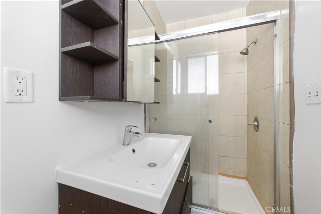 5168 Yarmouth Ave 16 Property Photo 13