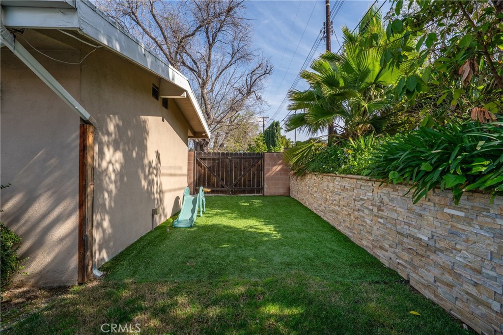23000 Brenford Property Photo 32