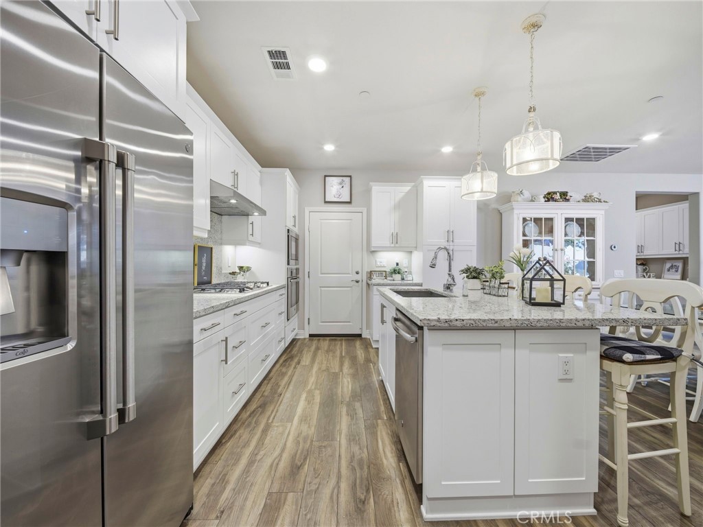 20558 Martingale Property Photo 7