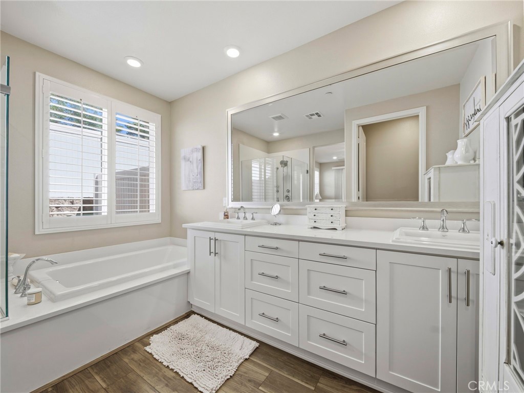 20558 Martingale Property Photo 14