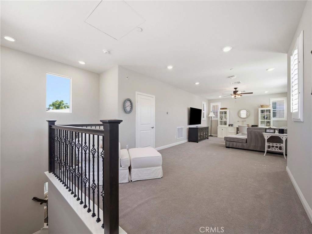 20558 Martingale Property Photo 21