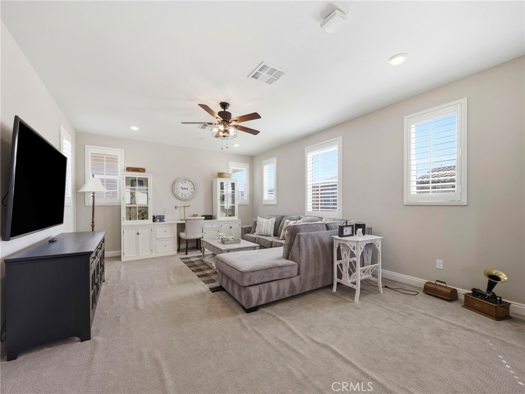 20558 Martingale Property Photo 22