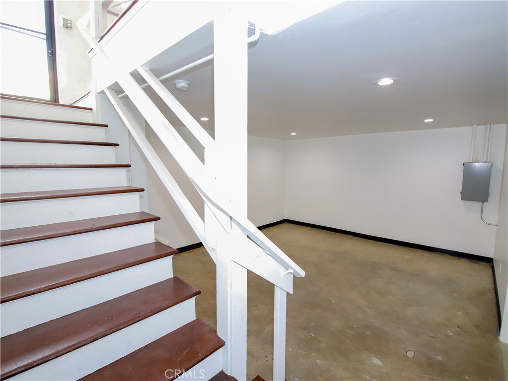 212 N San Fernando Boulevard Property Photo 4