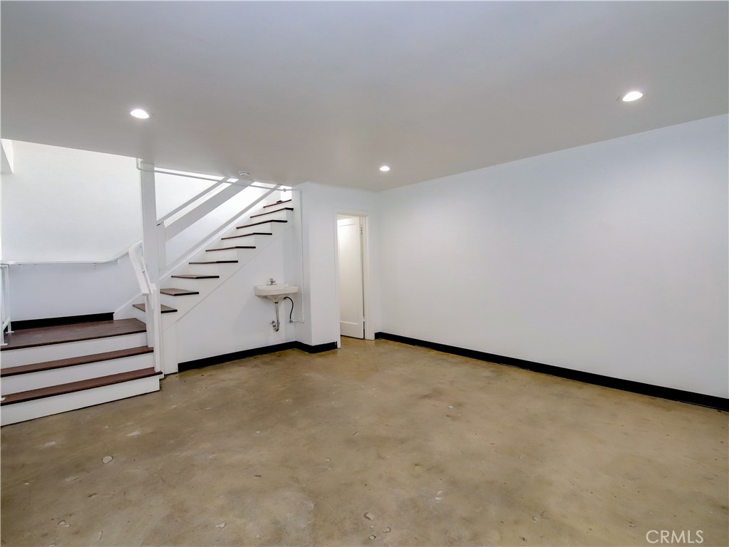 212 N San Fernando Boulevard Property Photo 5