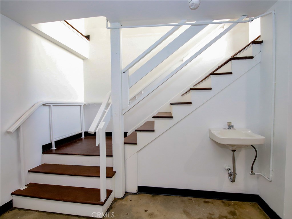 212 N San Fernando Boulevard Property Photo 6