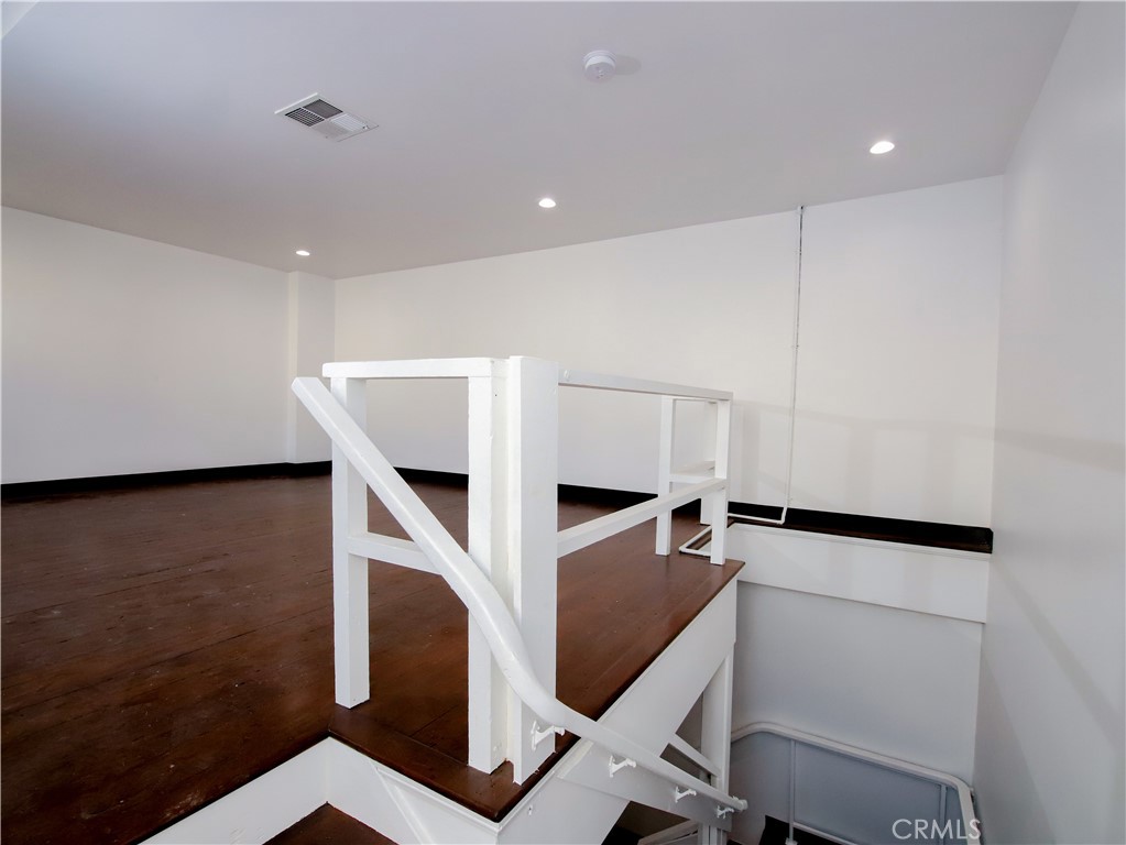 212 N San Fernando Boulevard Property Photo 7