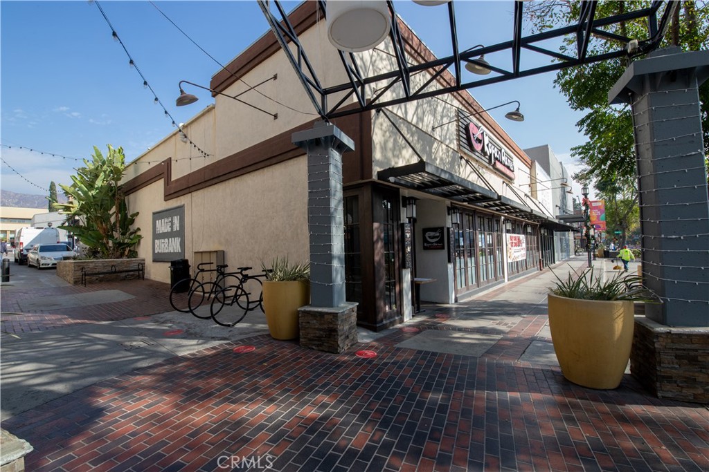 212 N San Fernando Boulevard Property Photo 8