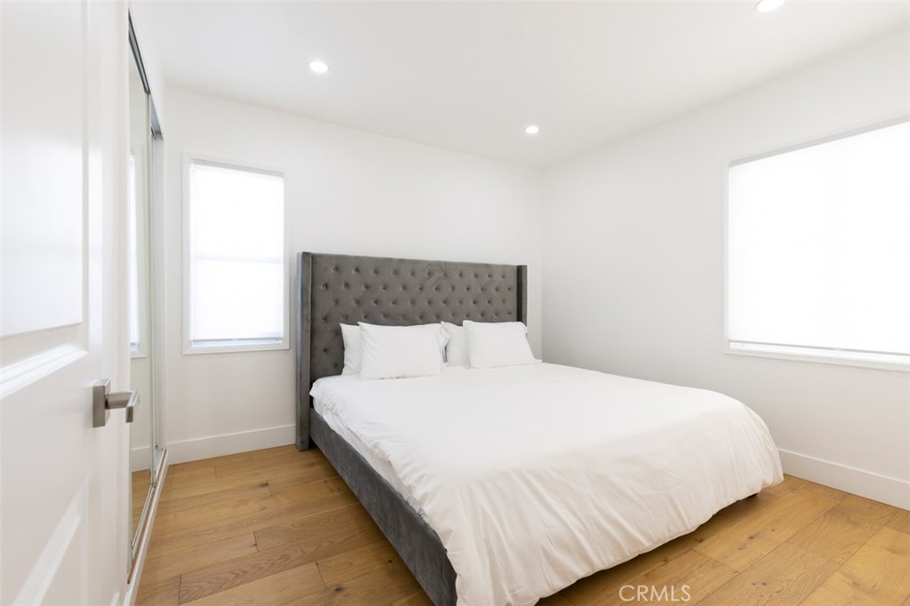 6036 Lindley Property Photo 8