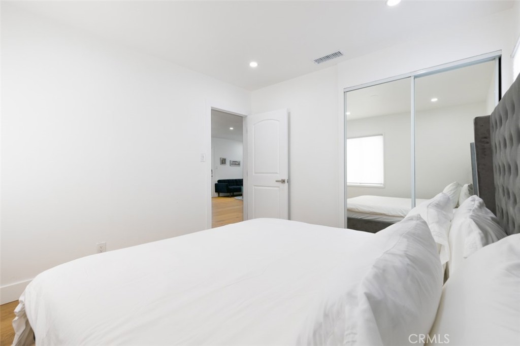 6036 Lindley Property Photo 9