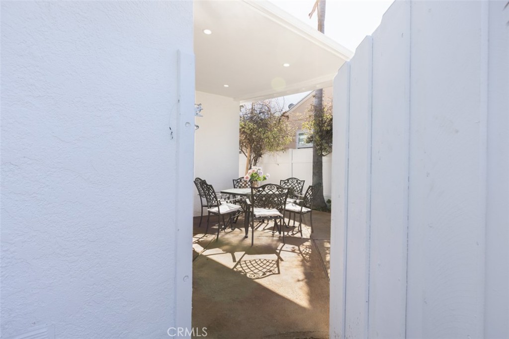6036 Lindley Property Photo 12